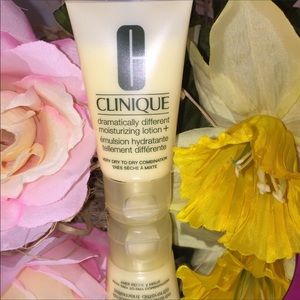 Clinique Moisturizing Lotion + Dry To Dry Combo1oz